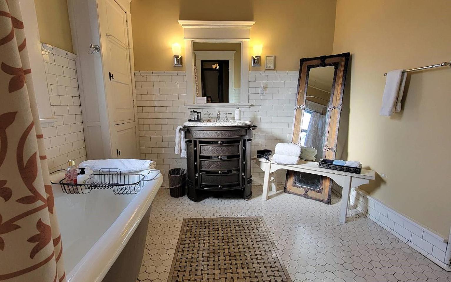 The New Victorian Mansion Bed & Breakfast Saint Paul Eksteriør bilde
